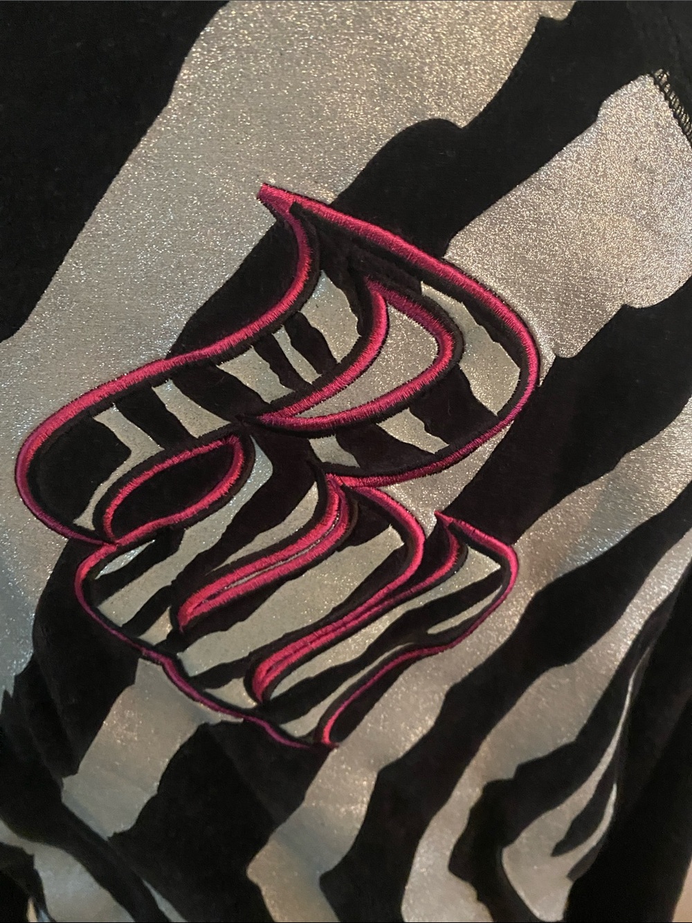 Rocawear NWT medium Y2K NWT velour hoodie - Picture 2 of 10